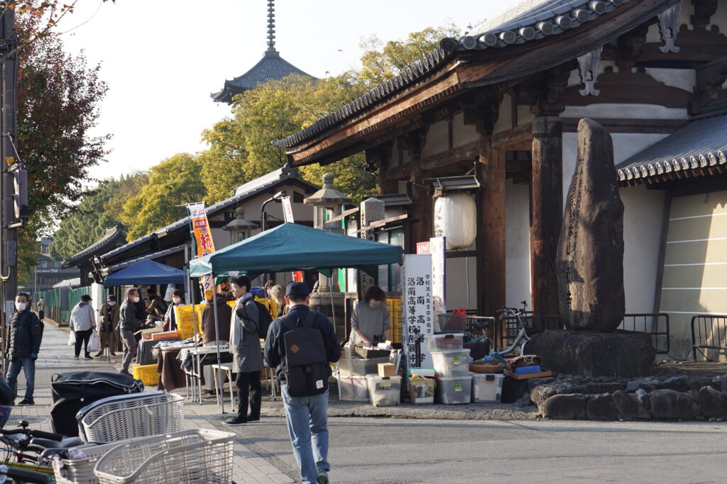 東寺慶賀門付近